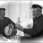02-Λαϊκοί οργανοπαίχτες στη Νάξο παίζουν τσαμπούνα και τουμπάκι